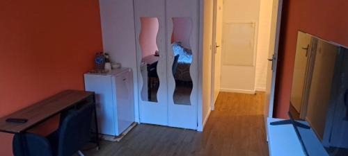 Trappes House | chambre chez raissa , pièces communes partagées