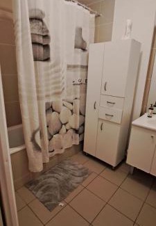 Trappes House | chambre chez raissa , pièces communes partagées