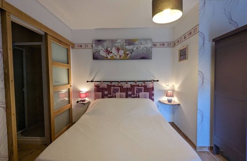 Perassay Bed & Breakfast | Chambre cosy avec accès privé, grand terrain, activités familiales et parking sécurisé en Berry