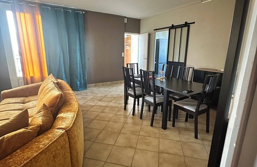 Fleury-les-Aubrais Bed & Breakfast | Chambre d'hôte located 5min walk from Fleury les Aubrais train station