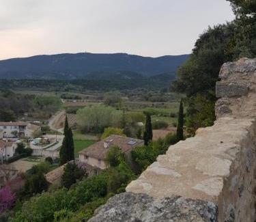 Cabrieres-dʼAigues House | Chambre d'hôte Geiko