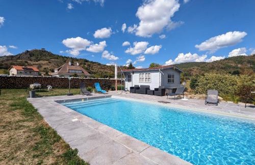 Retournac Bed & Breakfast | Chambre d'hôtes en ferme restaurée avec piscine et espace pour groupes - FR-1-582-504