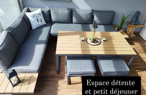 Saint-Lyphard Bed & Breakfast | Chambre d'hôtes salle d'eau et WC privés, véranda,extérieurs et piscine chauffée