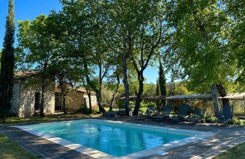Menerbes Bed & Breakfast | Chambre dans bastide au milieu des vignes