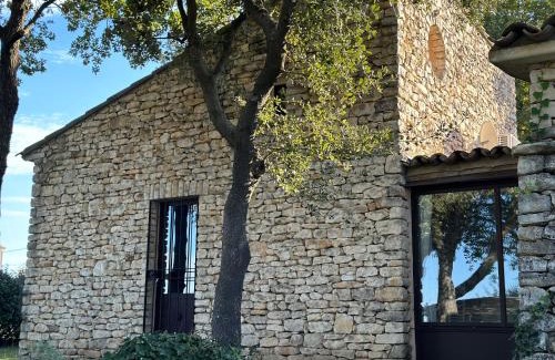 Menerbes Bed & Breakfast | Chambre dans bastide au milieu des vignes
