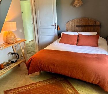 Menerbes Bed & Breakfast | Chambre dans bastide au milieu des vignes
