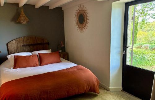 Menerbes Bed & Breakfast | Chambre dans bastide au milieu des vignes