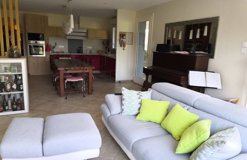 Dommartin Villa | Chambre Dans un Havre de Paix