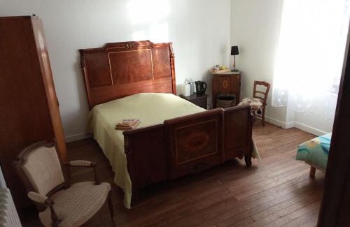Airvault House | Chambre dans une maison bourgeoise 3