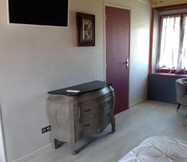 Bernadets-Debat Bed & Breakfast | CHAMBRE DOUBLE AVEC PISCINE ET JACUZZI