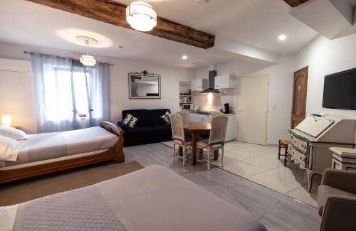 Centre Historique Apartment | Chambre Familiale du Couvent