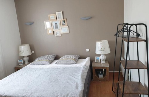 Chateauneuf-les-Martigues House | Chambre en Provence dans villa avec piscine