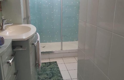 Chateauneuf-les-Martigues House | Chambre en Provence dans villa avec piscine