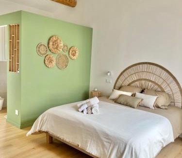 Saint-Genies-des-Mourgues Bed & Breakfast | CHAMBRE d'Hôtes avec PISCINE & KITCHENETTE