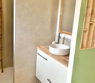 Saint-Genies-des-Mourgues Bed & Breakfast | CHAMBRE d'Hôtes avec PISCINE & KITCHENETTE
