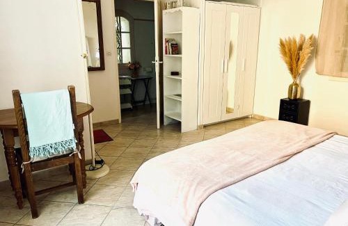 Lezignan-la-Cebe House | Chambre indépendante à Lezignan-la-Cèbe