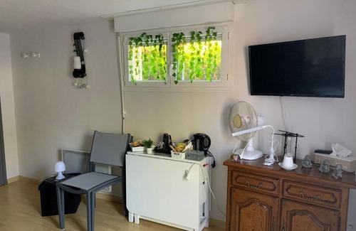 Rilhac-Rancon House | Chambre indépendante confortable , agréable et calme !