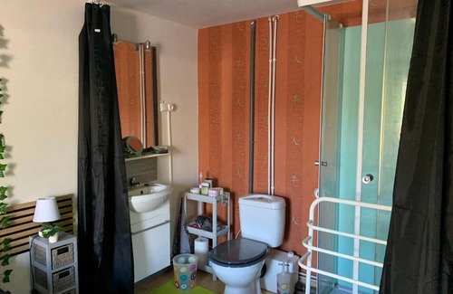 Rilhac-Rancon House | Chambre indépendante confortable , agréable et calme !