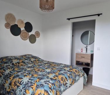 Bouguenais Bed & Breakfast | Chambre indépendante avec terrasse extérieure proche aéroport et Nantes centre