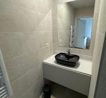 Genay House | Chambre Privée climatisée avec Salle de bain privée - La Mer