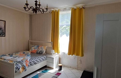 Seraing Bed & Breakfast | chambre privée dans chalet