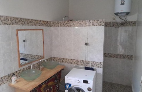 Rao Bed & Breakfast | Chambre privée et salle de bain _Chez Aladji