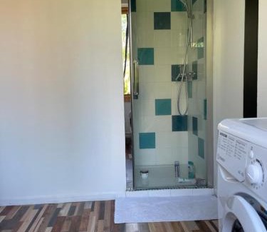 Besancon Bed & Breakfast | Chambre privée vue sur le jardin proche centre ville