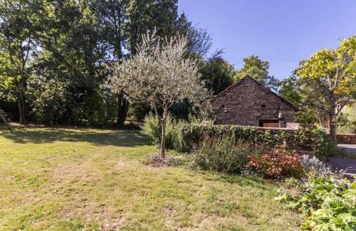 Bouvron Bed & Breakfast | Chambre rustique avec lit king-size, cheminée, petit-déjeuner et équipements pour enfants à Bouvron - FR-1-306-1249