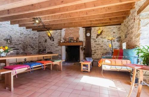 Bouvron Bed & Breakfast | Chambre rustique avec lit king-size, cheminée, petit-déjeuner et équipements pour enfants à Bouvron - FR-1-306-1249