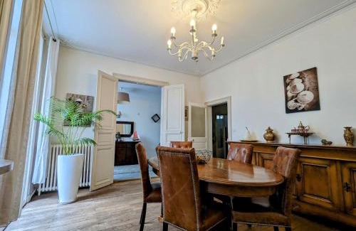 Chateauroux Bed & Breakfast | Chambre spacieuse pour 4 pers. avec SDB privée et PDJ inclus à Châteauroux - FR-1-591-388