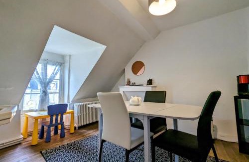 Chateauroux Bed & Breakfast | Chambre spacieuse pour 4 pers. avec SDB privée et PDJ inclus à Châteauroux - FR-1-591-388
