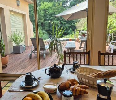 L'Etang-la-Ville House | Chambre, Terrasse et Jacuzzi
