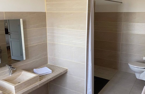 Montmarault Apartment | Chambre Yves in Château Camus