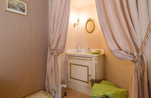 Chenehutte-Treves-Cunault Bed & Breakfast | Chambres d'Hôtes Manoir de Montecler