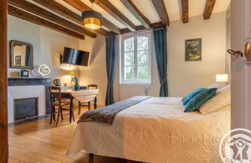 La Menitre Bed & Breakfast | Chambres d'hôtes élégantes proche Loire avec parc et piscine - FR-1-622-114