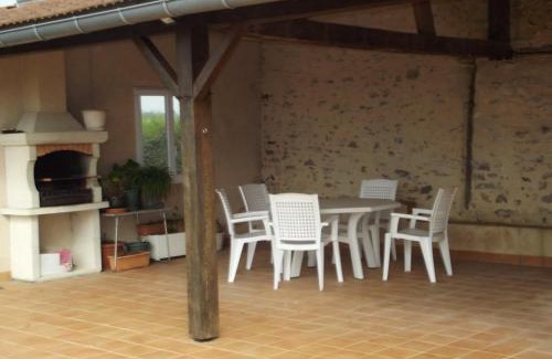 Saulnay Bed & Breakfast | Chambres d'hôtes au calme avec salle de jeux en Berry - FR-1-591-678
