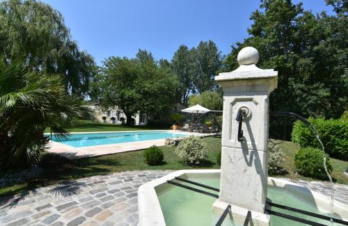 Le Taillan-Medoc Bed & Breakfast | Chambres d'hôtes Domaine de Ginouilhac