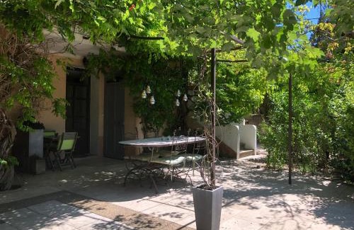 Loriol-du-Comtat Bed & Breakfast | Chambres d'Hôtes La Chrysalide