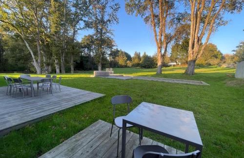 La Menardais Apartment | Chambres d'hôtes 'La Clairière aux Chênes'