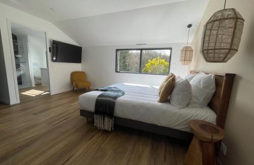La Menardais Apartment | Chambres d'hôtes 'La Clairière aux Chênes'