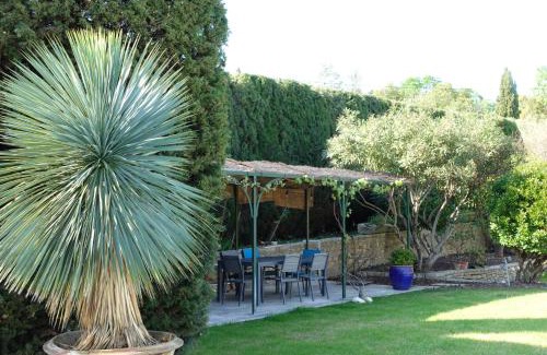 Les 3 Ponts Bed & Breakfast | Chambres d'hôtes - Nîmes - Villa des roses