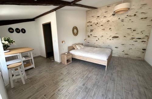 Le Busseau House | Chambres d'Hôtes 'SOUS L'OMBRE DES MIMOSAS'