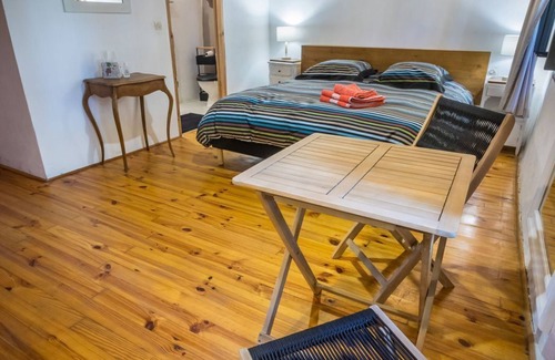 Touget Bed & Breakfast | Chambres d'hôtes, Carla - Quiet former sheepfold with swimming pool and panoramic view