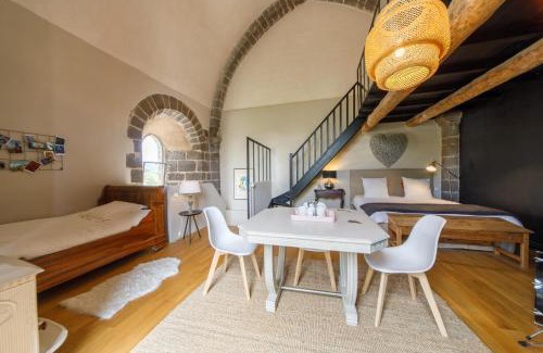 Vieille-Brioude Bed & Breakfast | Chambres et maisons d'hôtes du Prieuré de la Bajasse - Le 1150