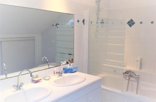 Waldeck-Sully Bed & Breakfast | Chambres Saint Donatien