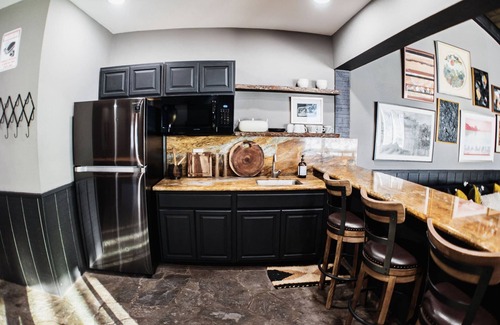 Mammoth Lakes Condo | Chamonix #70 | Year-Round Outdoor Activities Nearby