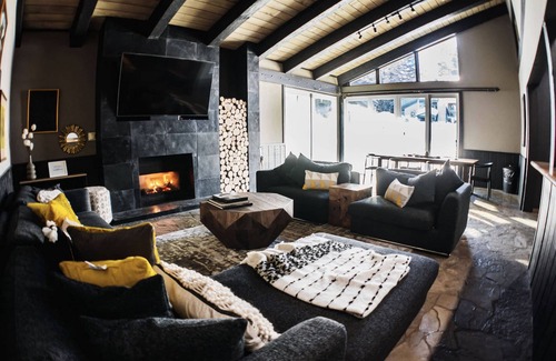 Mammoth Lakes Condo | Chamonix #70 | Year-Round Outdoor Activities Nearby