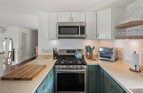 Malletts Bay House | Champ's Landing 3 Bedroom Home by RedAwning