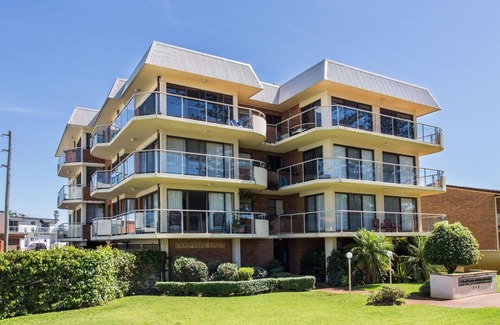 Tuncurry Apartment | Champagne Court 1 close to Bowling club and rockpool