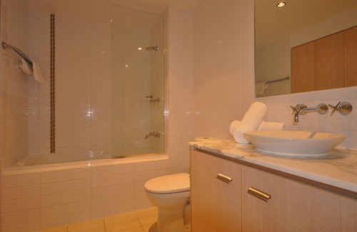 Varsity Lakes Apartment | Chancellor Lakeside